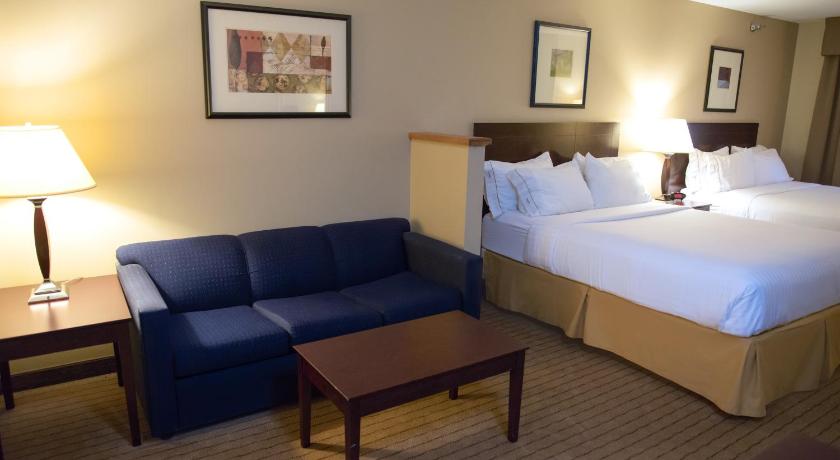 Holiday Inn Express Devils Lake