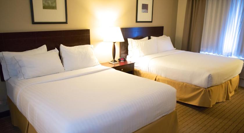 Holiday Inn Express Devils Lake photo