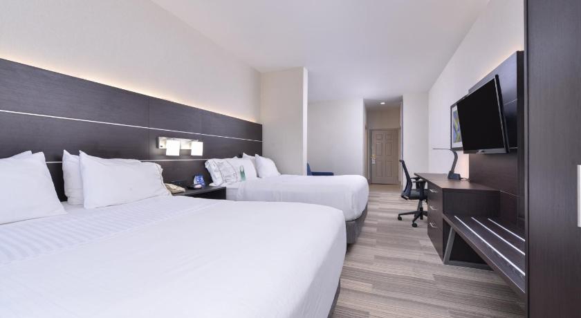 Holiday Inn Express Mystic photo