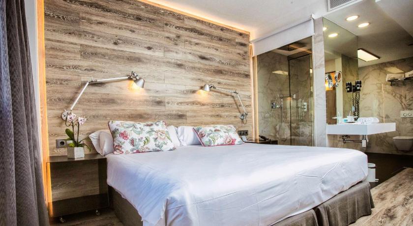 Image of 1 King Bed, Nonsmoking, Junior Suite, Air Conditioning 0