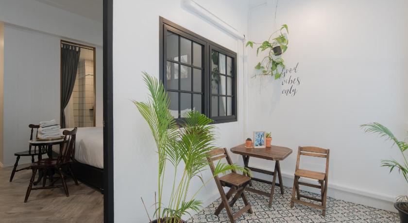 Image of Deluxe Twin 9