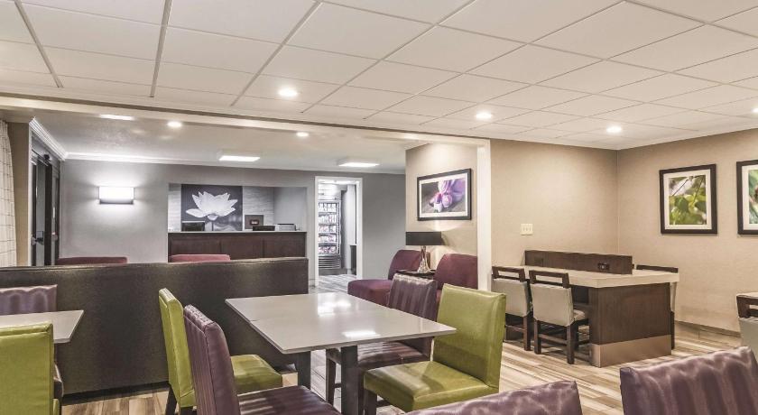Wingate by Wyndham Brunswick photo