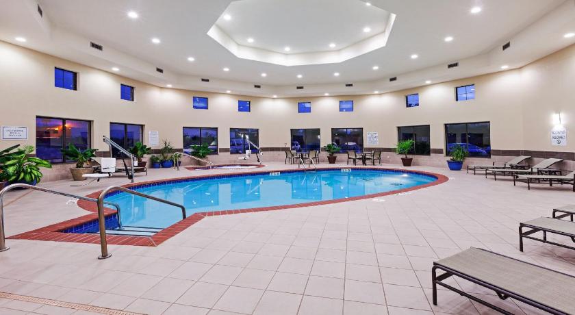 Holiday Inn Express Hotel and Suites Duncan photo