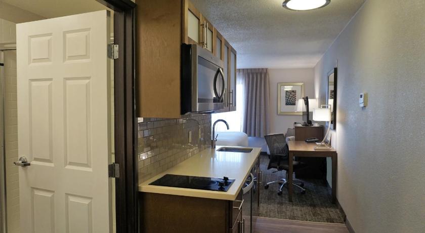 Staybridge Suites Columbia-Highway 63 & I-70