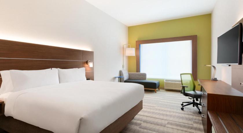 Holiday Inn Express & Suites Cincinnati NE - Red Bank Road