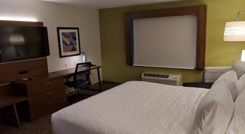Holiday Inn Express Hotel & Suites Claypool Hill -Richlands Area photo