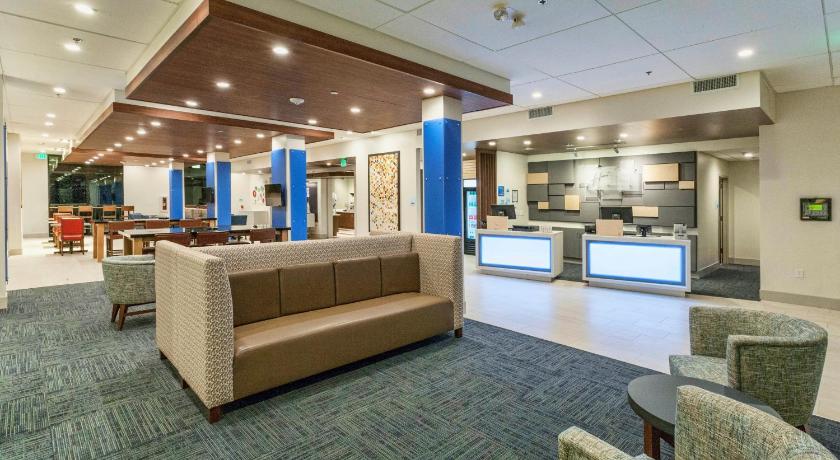 Holiday Inn Express & Suites Dodge City photo