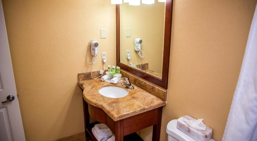 Holiday Inn Express Hotel & Suites Cocoa Beach