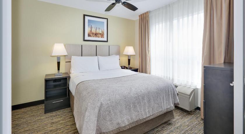 Candlewood Suites Dallas Market Cntr-Love Field