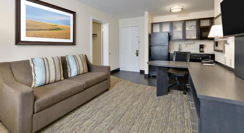 Candlewood Suites Dallas Market Cntr-Love Field