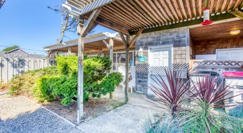 Sandals Inn | Oceanside Cabana — Hotel in Cannon Beach (OR)