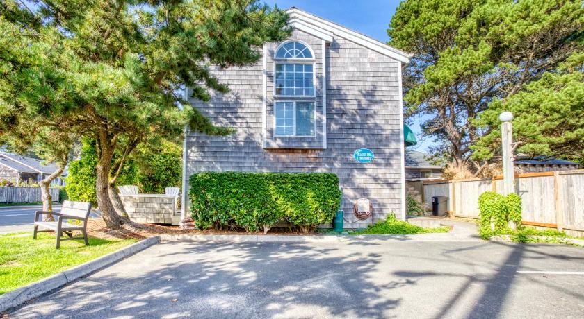 Beaches Inn | Sand Dune Townhouse — Hotel in Cannon Beach (OR)