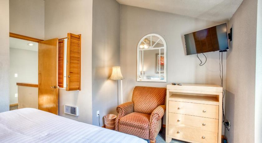 Beaches Inn | Orca Bay Townhouse photo