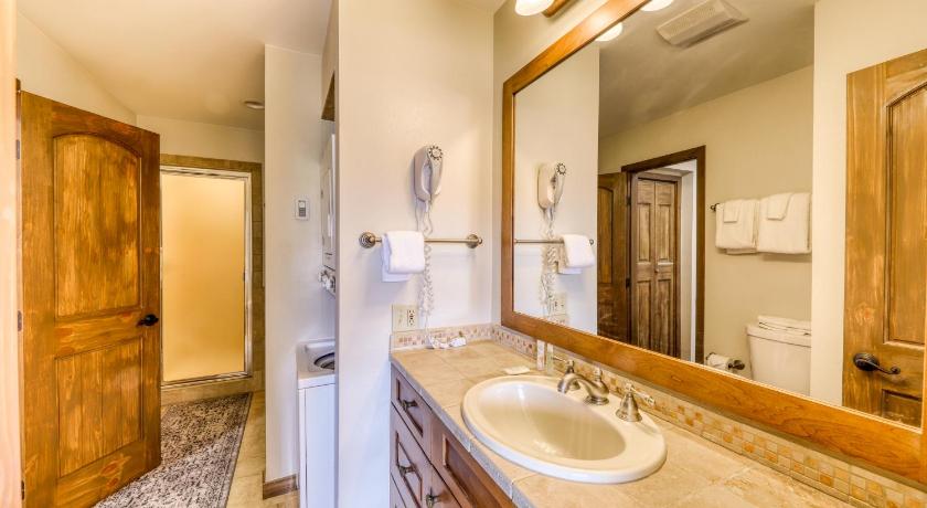 Beautiful Mountain View Condo photo