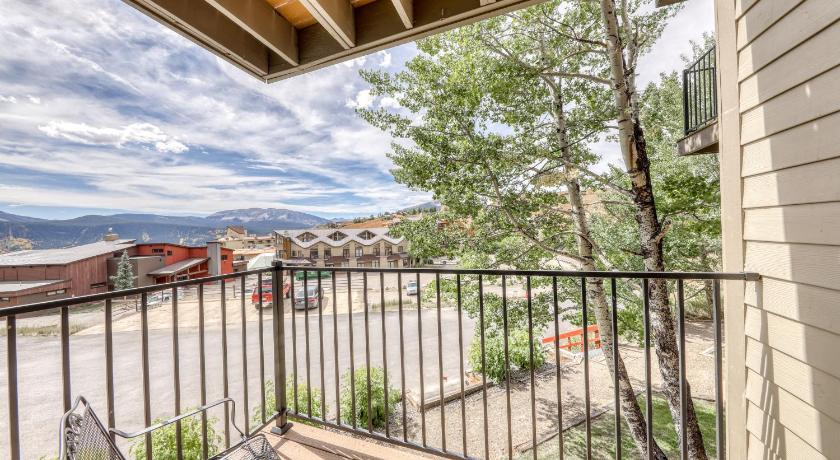 Beautiful Mountain View Condo photo