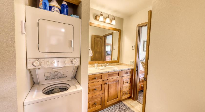 Beautiful Mountain View Condo photo