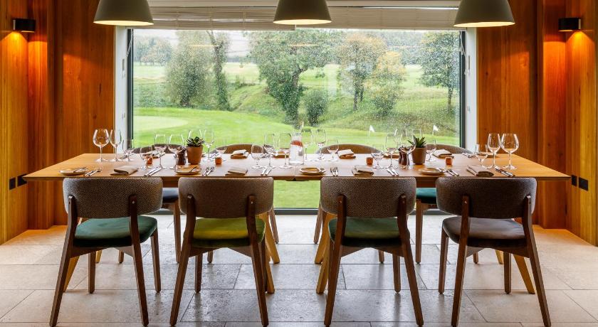 ロワー・ブレイルズ Feldon Valley 4つ星 ホテル 外観