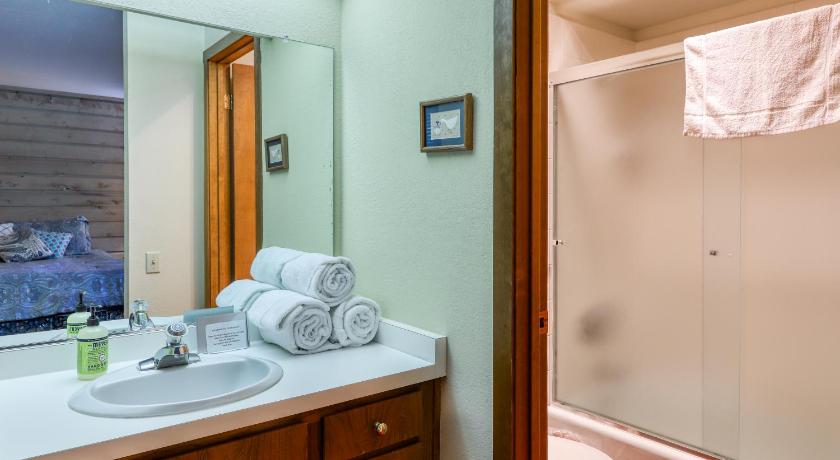 Huntington Lair Condominium photo