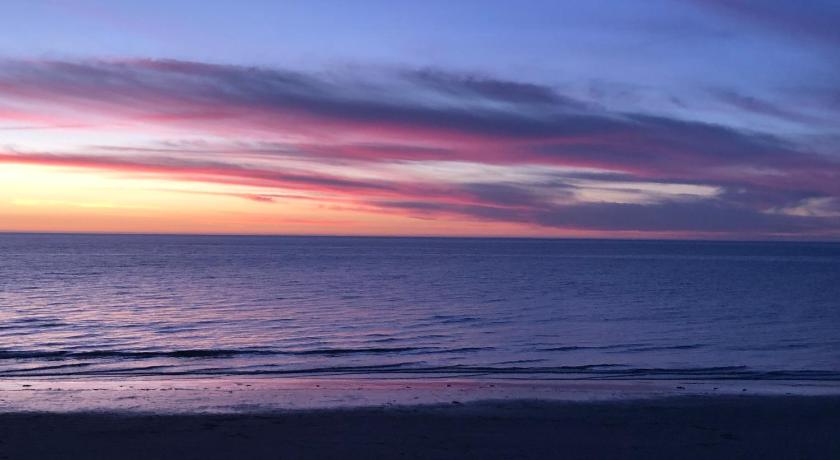 The Somerton Beach Retreat photo