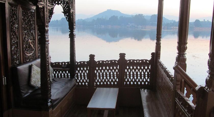 Ritz HouseBoat Srinagar photo