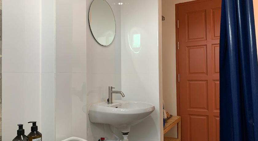 Image of Small Single Room 11