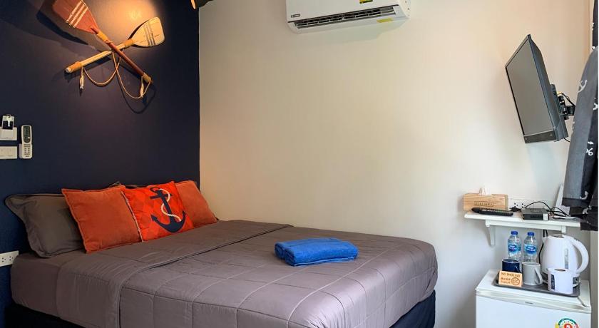 Image of Small Single Room 4