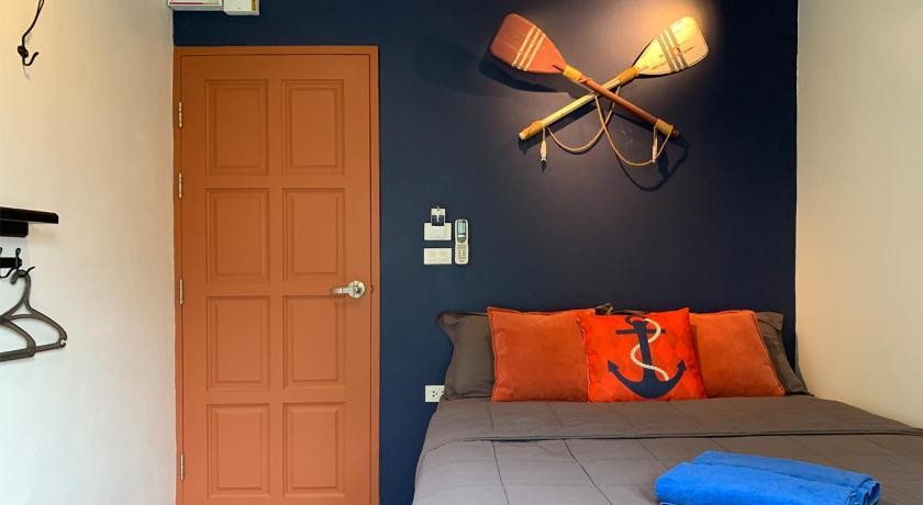 Image of Small Single Room 8