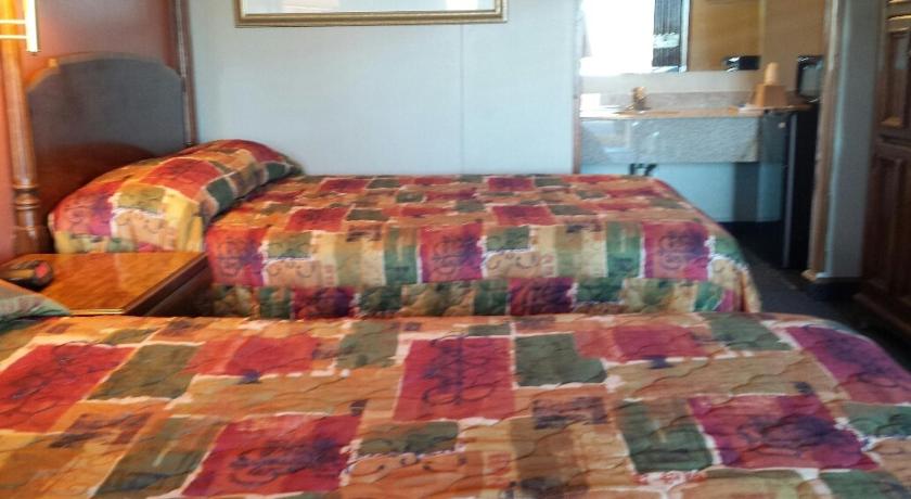 Carefree Inn Flatonia photo