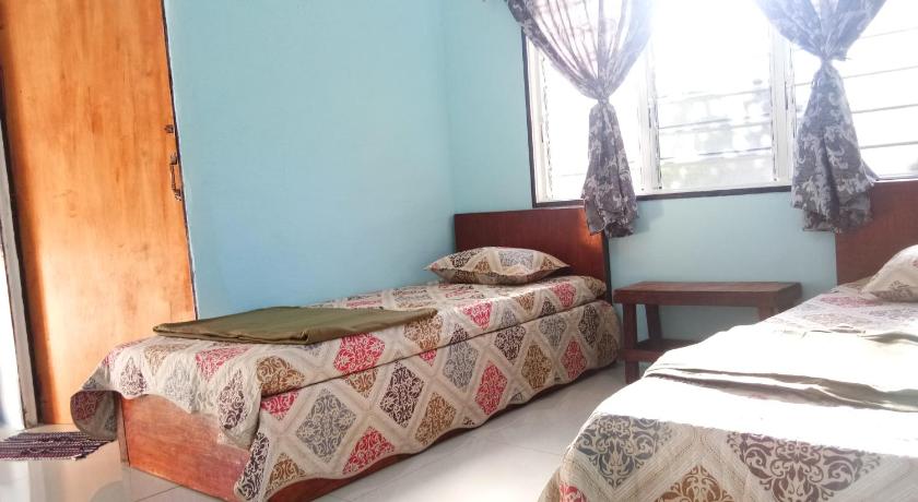 Budget Double Room, RoomStay Tok Abah A in Kuala Rompin
