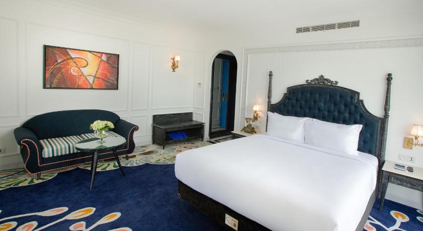 Image of Superior King with Balcony 7