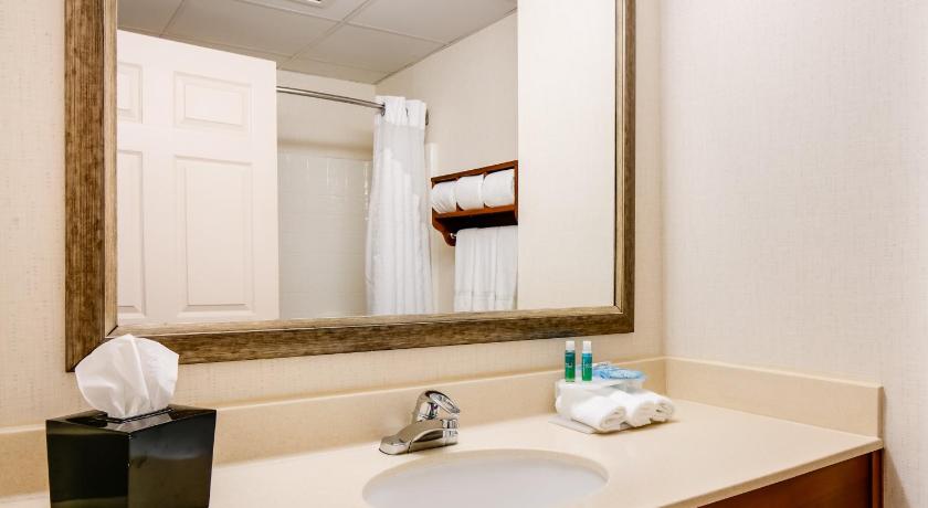 Holiday Inn Express Hotel & Suites Coralville