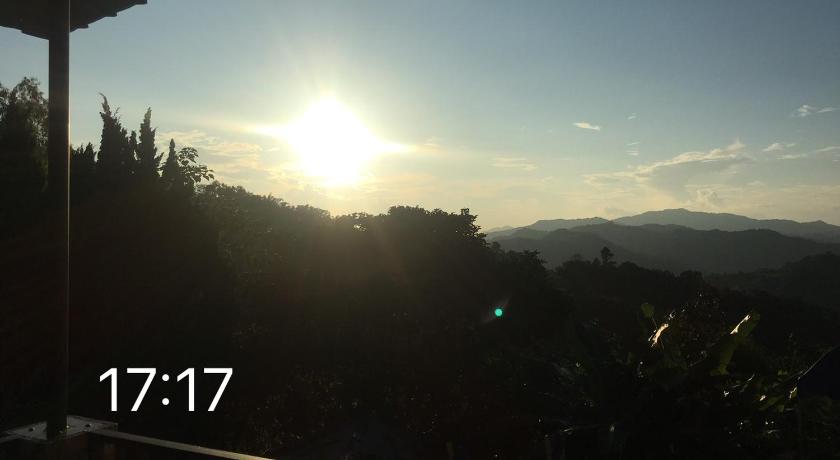 チェンライ Doi Tung Heng Thana Homestay 3つ星 ゲストハウス 眺望