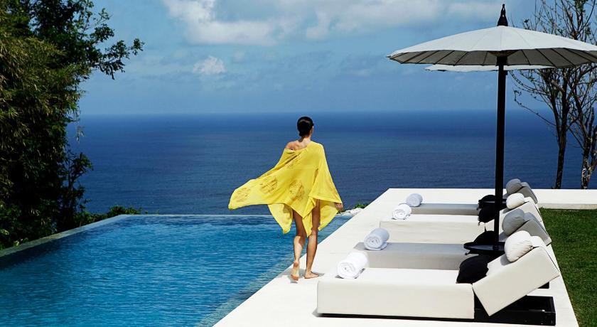 Image of 3 Bedroom Cliff Edge Villa 10