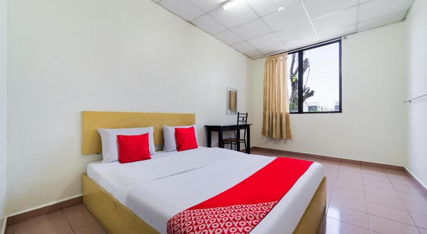 a hotel room with two beds and a large window, OYO 89461 CP Hotel in Penang