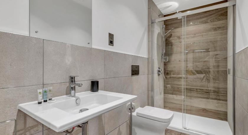 7 Waterstone House photo
