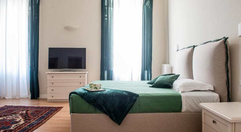 ローマ SWEET DREAM CAVOUR 4つ星 ゲストハウス レストラン