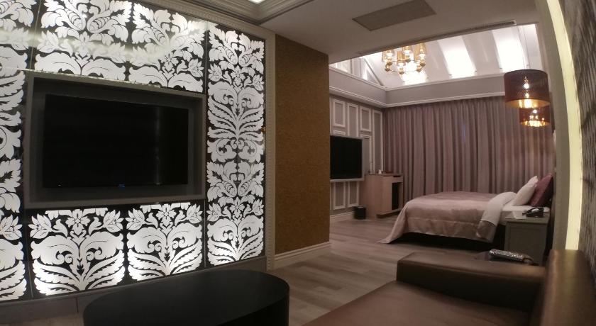 Image of Superior Double Room (Check-In After 21:00) 7