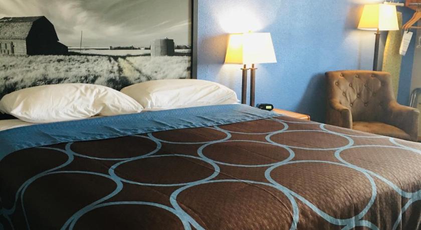 Super 8 By Wyndham Swift Current