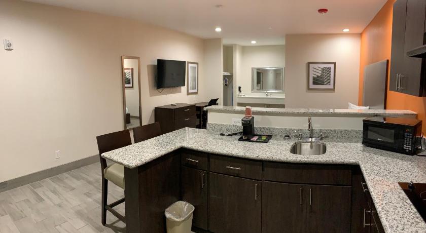 Scottish Inn & Suites - IAH Airport