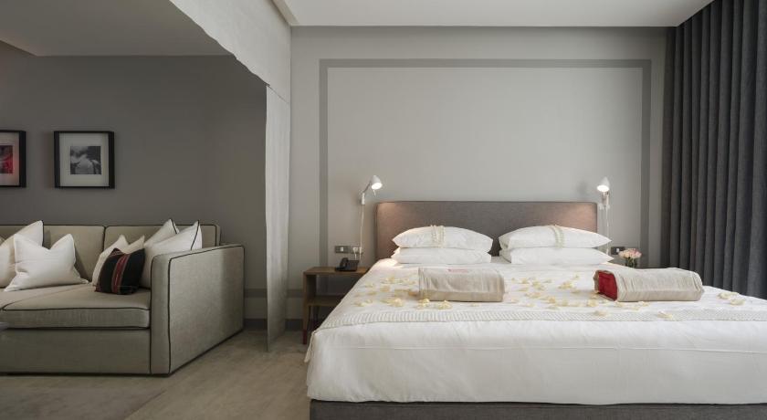 Image of Deluxe Suite 12