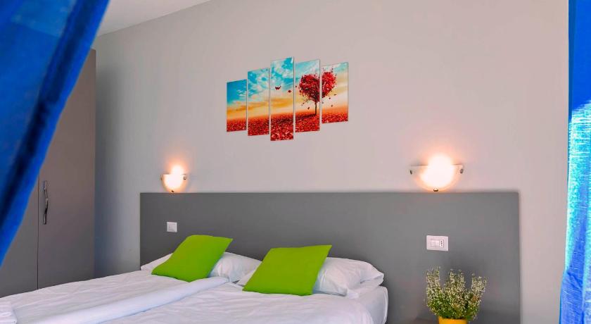La Collinetta Apartments photo