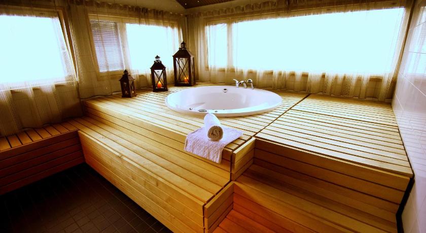 Image of Deluxe Three-Bedroom Apartment 4