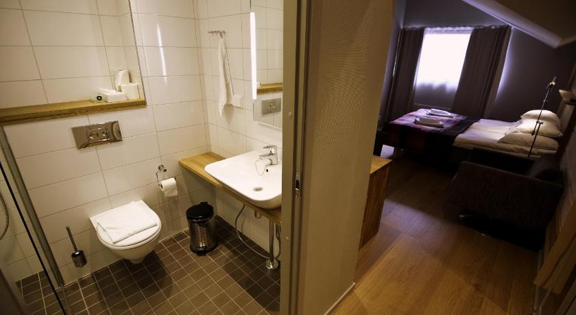 Image of Deluxe Three-Bedroom Apartment 15