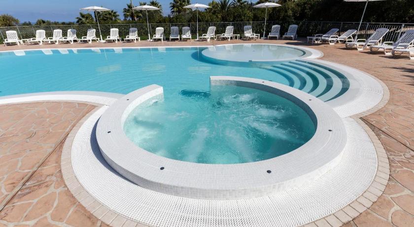 Happy Days — Hotel in Ricadi