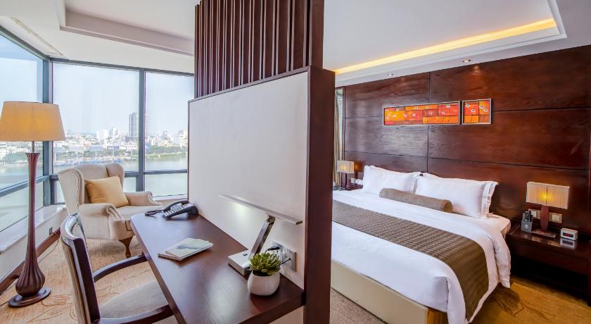 Image of Special Offer - Grand Suite River View Double Room With Bathtub 1