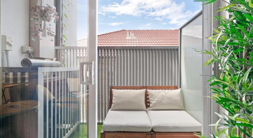 a couch and a chair in a room, COZY STUDIO With BALCONY AIRCON in the HEART OF BONDI in Sydney