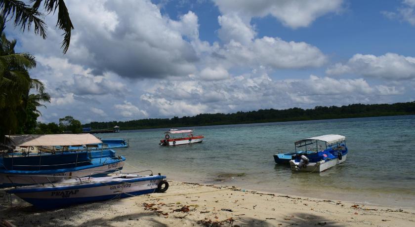 Sundaze Beach Resort photo