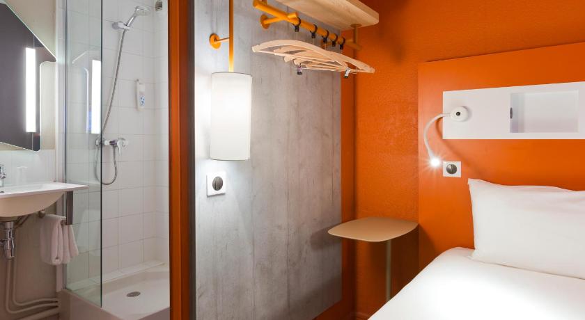 Image of Triple - Room For 3 People With 3 Single Beds. 4