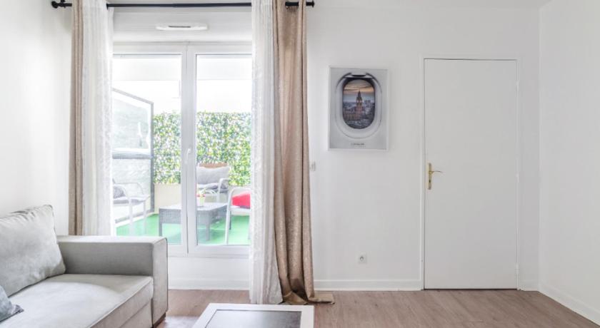 Appartement spacieux avec terrasse pres de Paris et du Stade de France — Hotel in Paris