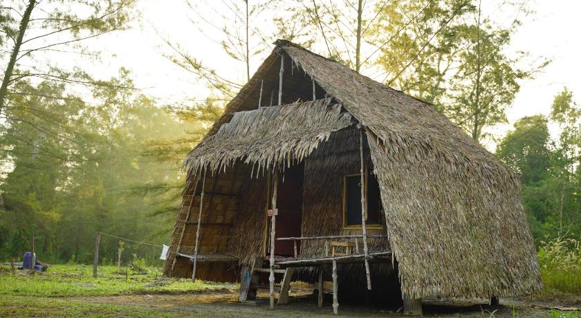 Mr. Chuoi bar and hut photo